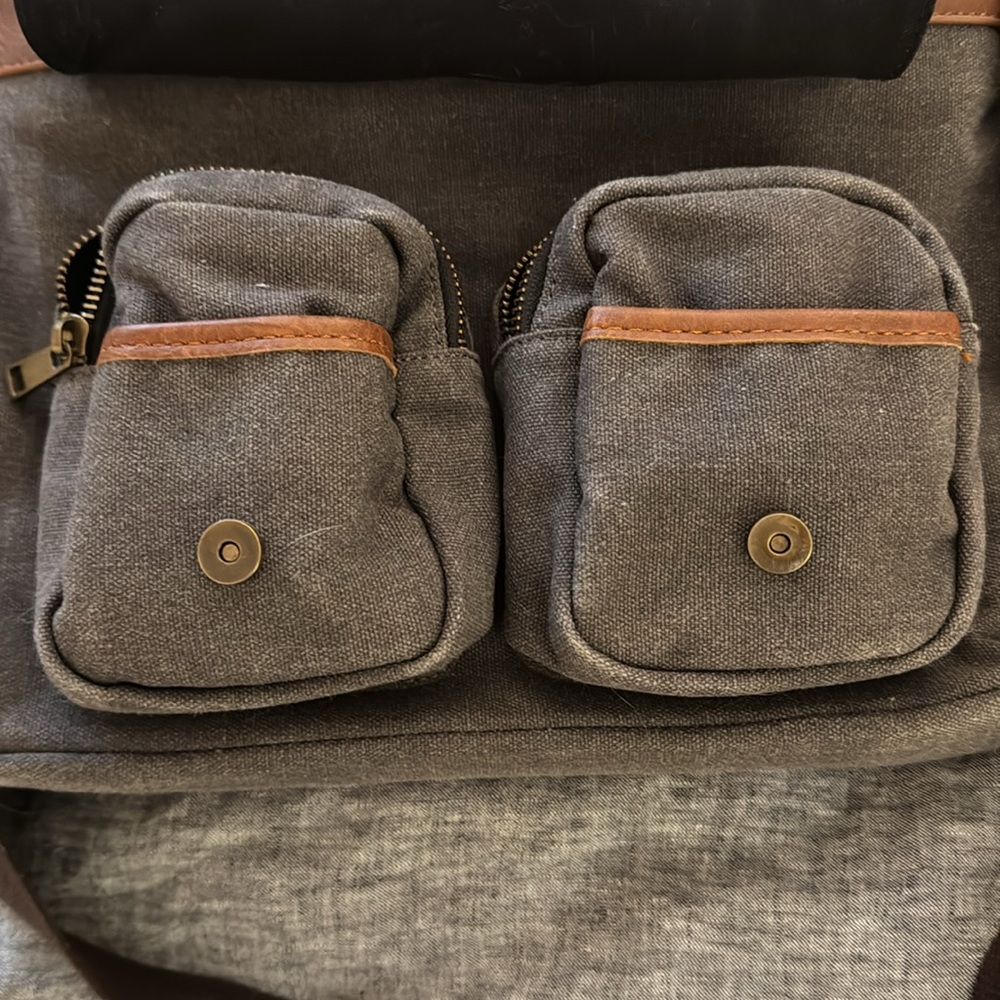 Canvas & Leather LA CLE Cross Body Bag. Charcoal Gray. - Picture 5 of 7